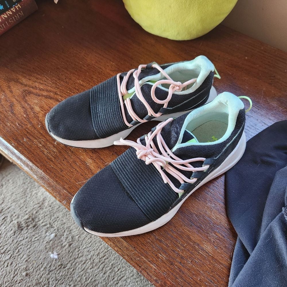 Under Armour Sneakers